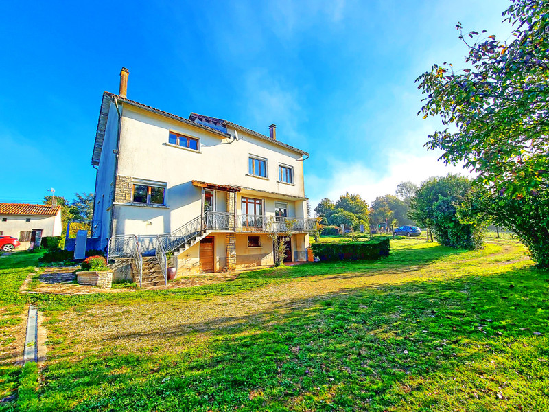 French property for sale in Nanteuil-en-Vallée, Charente - €180,000 - photo 1