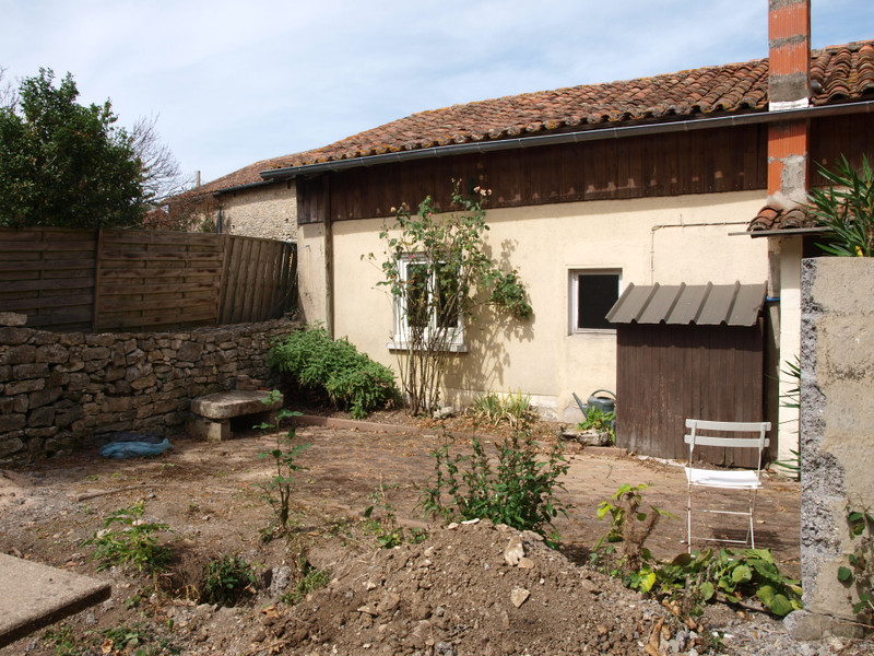 French property for sale in Condac, Charente - &#8364;97,900 - photo 2