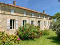 Maison à vendre à Ladiville, Charente - 371 000 € - photo 2