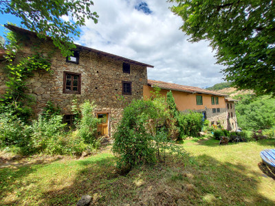 Maison à vendre à Bertignat, Puy-de-Dôme, Auvergne, avec Leggett Immobilier