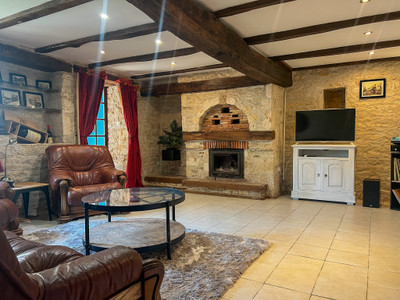 French property for sale in Cellefrouin, Charente - €139,900 - photo 2
