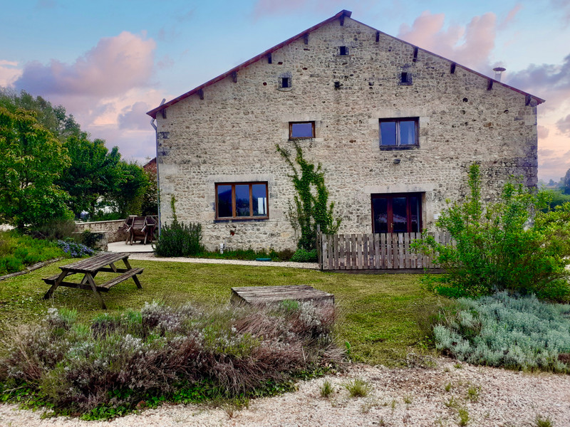 Propriété à vendre à Chevanceaux, Charente-Maritime - photoAltPrice