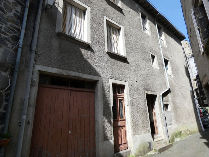 French property for sale in Mauriac, Cantal - €81,950 - photo 2