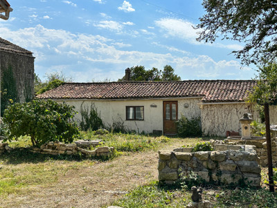 French property for sale in Coivert, Charente-Maritime - €265,000 - photo 2