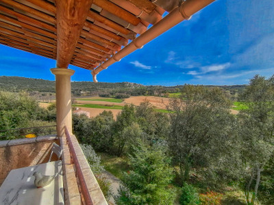 Spacious, charming villa with breathtaking view on one of the most beautiful hilltop villages of Provence