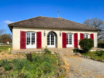 Maison à vendre à Oradour-Fanais, Charente, Poitou-Charentes, avec Leggett Immobilier