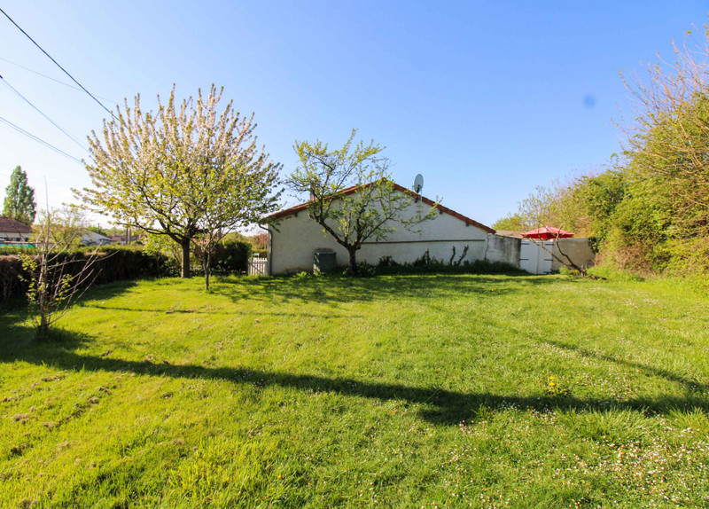French property for sale in Brioux-sur-Boutonne, Deux-Sèvres - €186,500 - photo 6