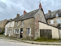 Maison à vendre à Lignières-Orgères, Mayenne - 41.600 € - photo 2