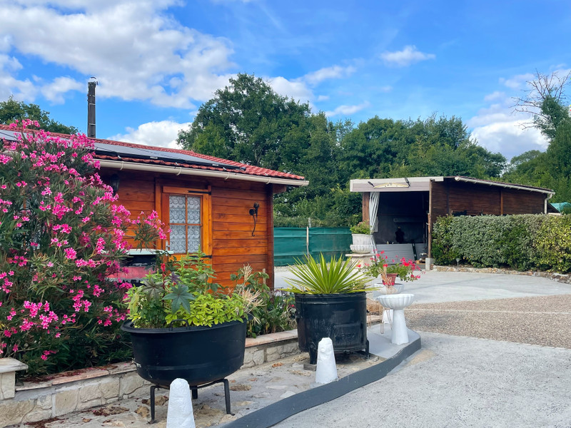 French property for sale in Oradour-Fanais, Charente - €278,200 - photo 1