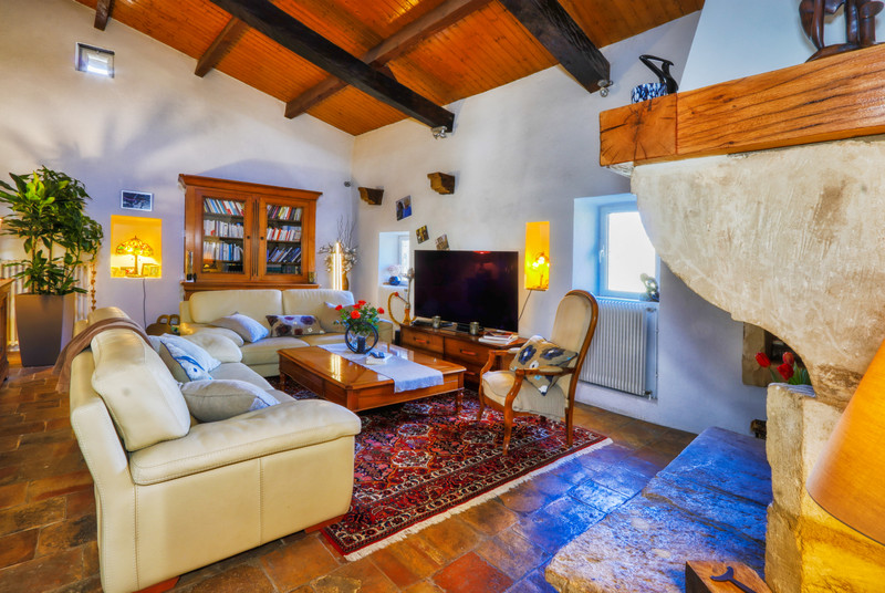 French property for sale in Simiane-la-Rotonde, Alpes-de-Haute-Provence - €668,000 - photo 4
