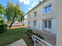 Maison à vendre à La Couronne, Charente - 231.000 € - photo 2