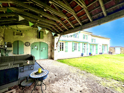 French property for sale in Floirac, Charente-Maritime - €397,500 - photo 1
