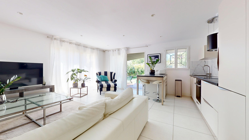 French property for sale in Sanary-sur-Mer, Var - €745,000 - photo 6