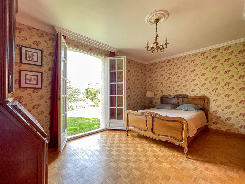 French property for sale in Therdonne, Oise - €475,000 - photo 2