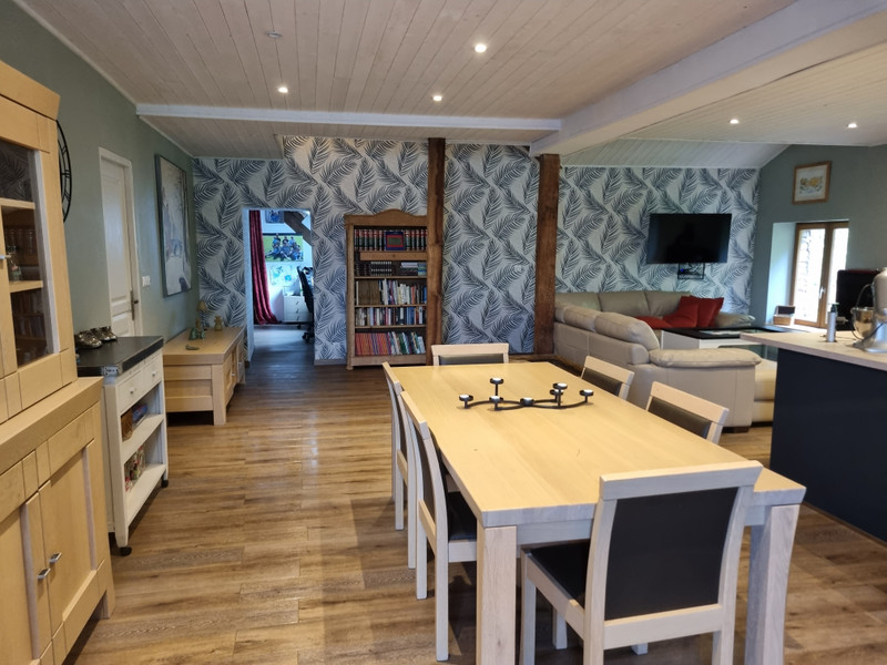 French property for sale in Le Mayet-de-Montagne, Allier - €439,000 - photo 2