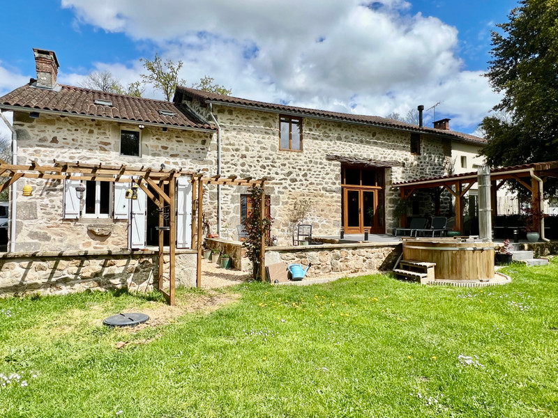 Maison à vendre à Marval, Haute-Vienne - 368.000 € - photo 1