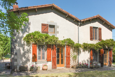 Maison à vendre à Amailloux, Deux-Sèvres, Poitou-Charentes, avec Leggett Immobilier
