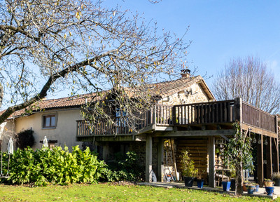 Maison à vendre à Massignac, Charente, Poitou-Charentes, avec Leggett Immobilier