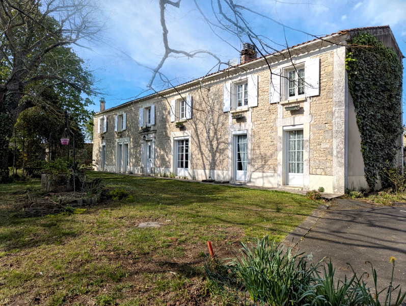 Propriété à vendre à Champniers, Charente - photoAltPrice