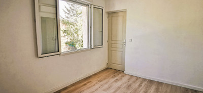 French property for sale in Avignon, Vaucluse - €288,000 - photo 4