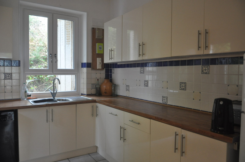 French property for sale in Janaillat, Creuse - €299,600 - photo 2