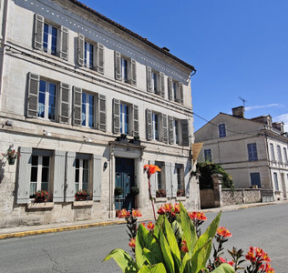 Maison à vendre à Ribérac, Dordogne, Aquitaine, avec Leggett Immobilier