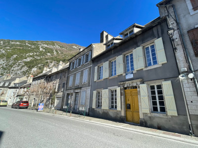 Stunning village house, renovated to the highest standard, up to 6 bedrooms, 2 terraces with mountain views