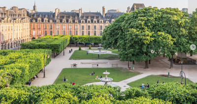  Exceptional: Place des Vosges, Pavillon de la Reine, Duplex, 6 rooms, 237m2, terrace, panoramic views.
