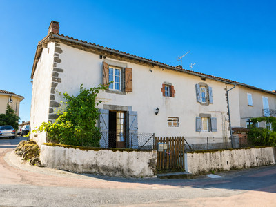 French property for sale in Esse, Charente - €125,000 - photo 2