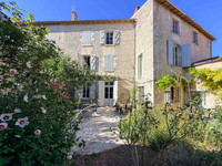 Propriété à vendre à Saint-Jean-d'Angély, Charente-Maritime - 402 750 € - photo n°1