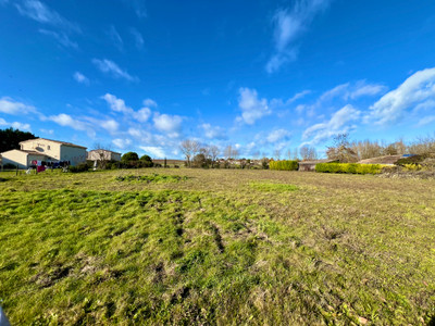 Terrain à vendre à Échebrune, Charente-Maritime, Poitou-Charentes, avec Leggett Immobilier