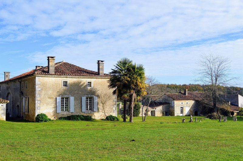French property for sale in Saint-Amant-de-Bonnieure, Charente - photo 2