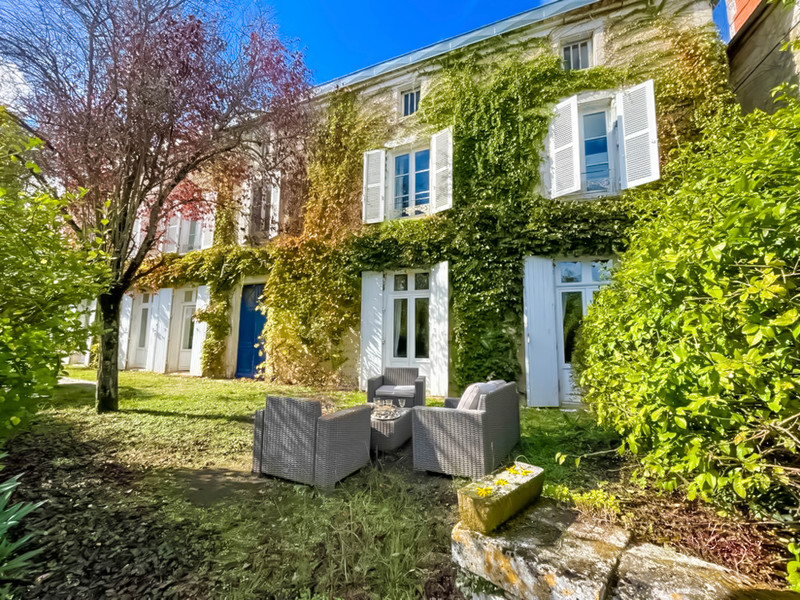 Maison à vendre à Luxé, Charente - 414.890 € - photo 1
