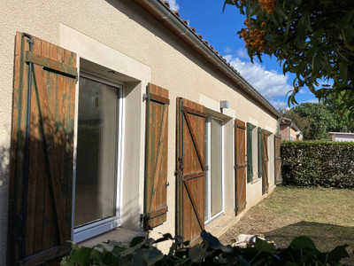 French property for sale in Pradines, Lot - €183,000 - photo 2