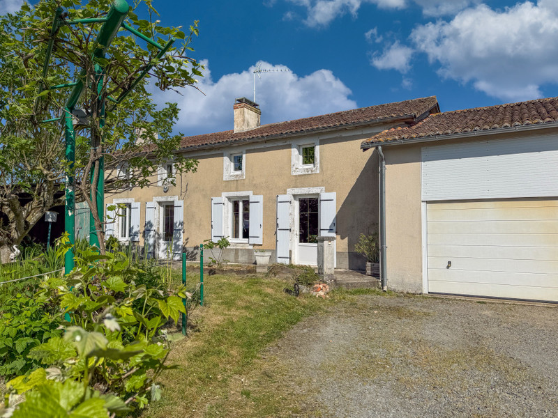 Maison à vendre à Pougne-Hérisson, Deux-Sèvres - 130.800 € - photo 1