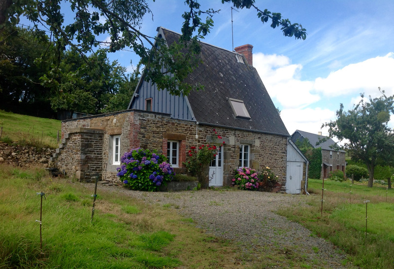 House for sale in Vire Calvados A two bedroom cute house in the