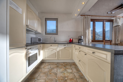 French property for sale in Morzine, Haute-Savoie - €850,000 - photo 5