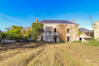 property to renovate for sale in AulnayVienne Poitou_Charentes