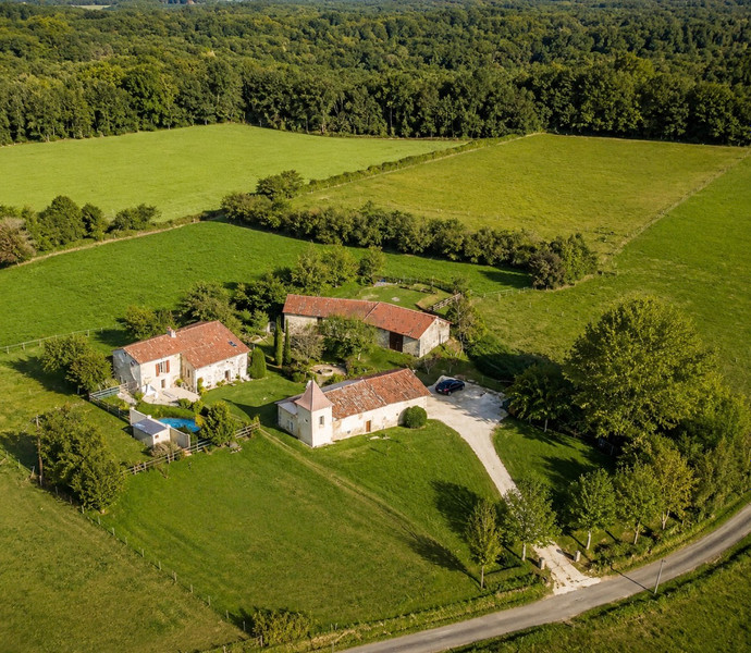 French property for sale in Verteillac, Dordogne - €636,000 - photo 9