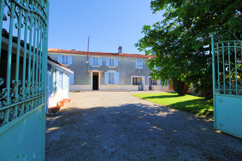 Maison à vendre à Lupsault, Charente - 82 500 € - photo 1