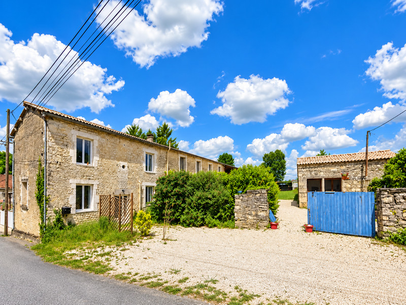 French property for sale in Dampierre-sur-Boutonne, Charente-Maritime - €214,000 - photo 0