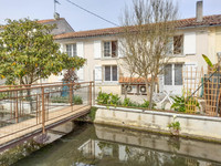 Maison à vendre à Authon-Ébéon, Charente-Maritime - 230.000 € - photo 1