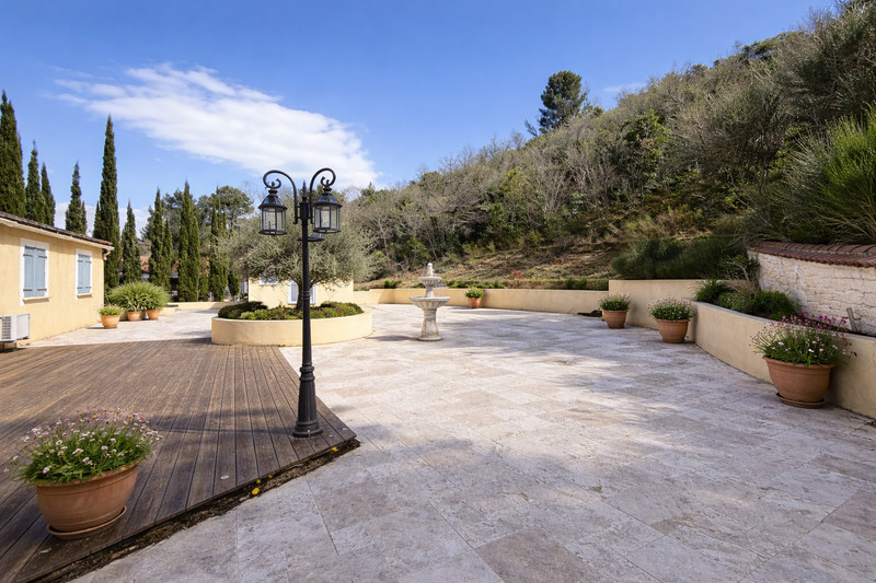 French property for sale in Plan-d'Aups-Sainte-Baume, Var - €550,000 - photo 2