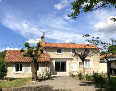 Maison à vendre à Payroux, Vienne, Poitou-Charentes, avec Leggett Immobilier