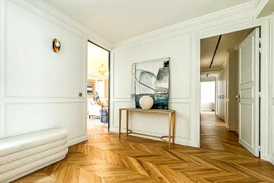 Luxury 4-bed modern flat with balconies overlooking the CHAMP DE MARS | 2024 high-end renovation | Turnkey 