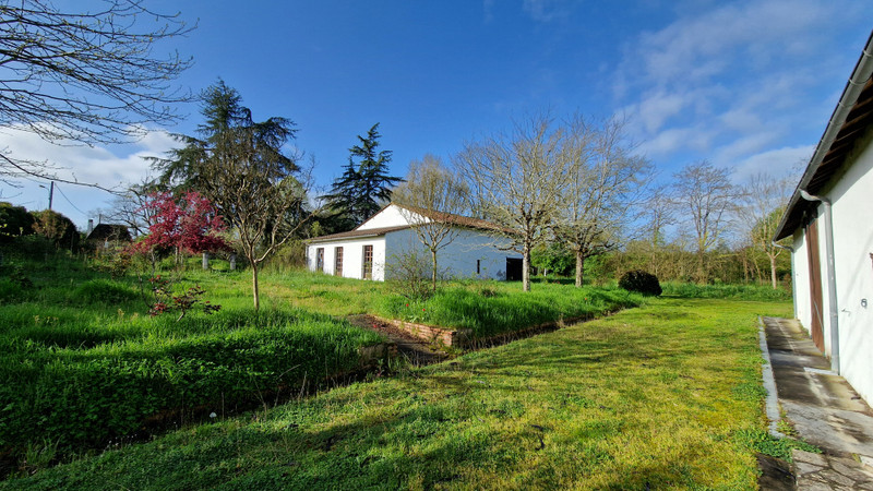 French property for sale in Montpon-Ménestérol, Dordogne - €296,800 - photo 10