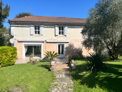 Maison à vendre à Chalais, Charente, Poitou-Charentes, avec Leggett Immobilier