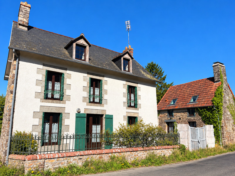 French property for sale in Saint-Aubin-des-Préaux, Manche - €349,800 - photo 0