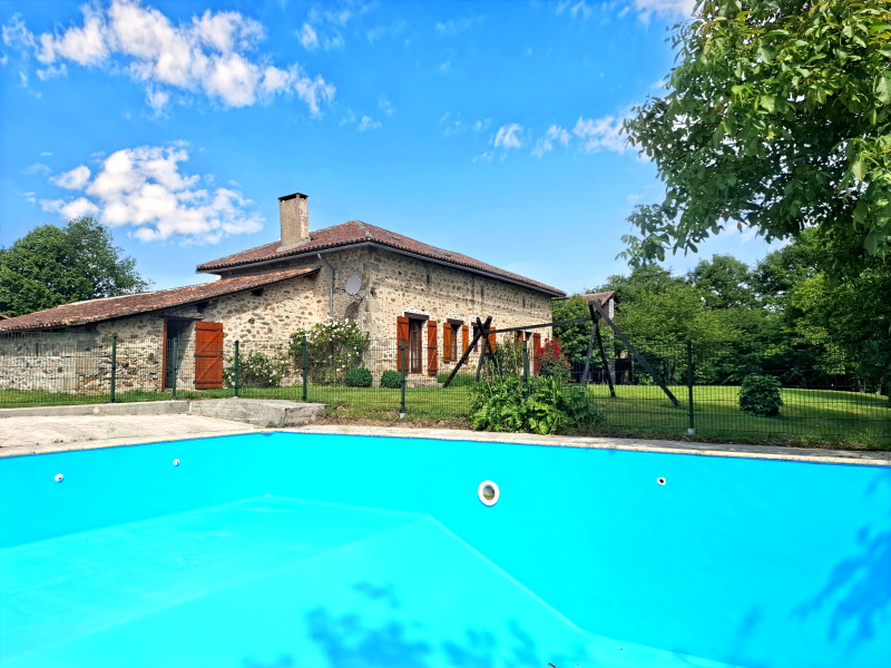 French property for sale in Saint-Mathieu, Haute-Vienne - €318,000 - photo 2
