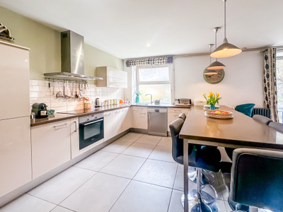 French property for sale in Courchevel, Savoie - €1,100,000 - photo 2